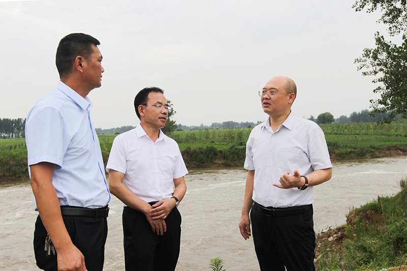 赵军伟调研我县水利设施建设