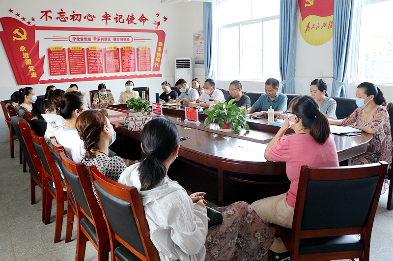 潢川一小召开疫情防控暨防溺水工作推进会4.JPG