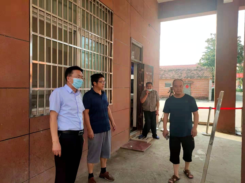 潢川县教体局领导来仁和镇中学督导疫情防控工作 (1).jpg