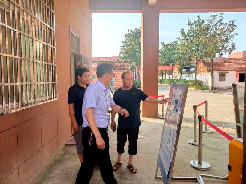 潢川县教体局领导来仁和镇中学督导疫情防控工作 (3).jpg