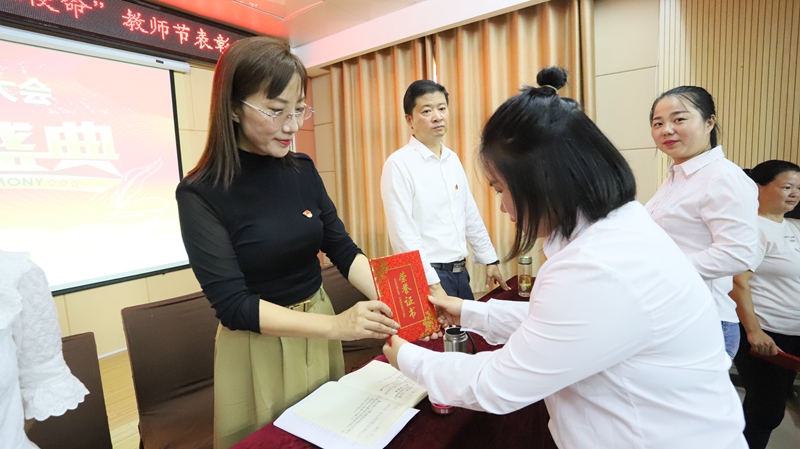 图片18.jpg 图片18.jpg