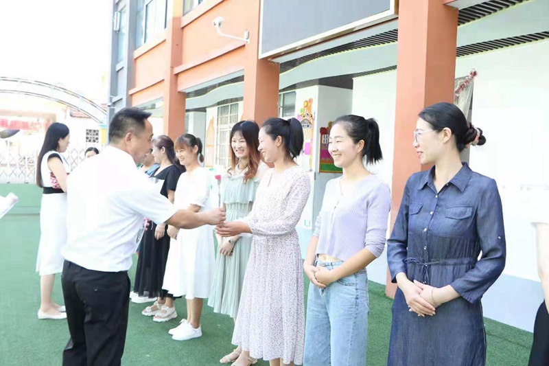 潢川县第一小学开展庆祝第37个教师节活动5.jpg 潢川县第一小学开展庆祝第37个教师节活动5.jpg