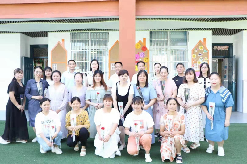 潢川县第一小学开展庆祝第37个教师节活动6.jpg 潢川县第一小学开展庆祝第37个教师节活动6.jpg