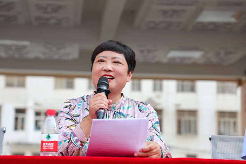 校长周围总结讲话.jpg