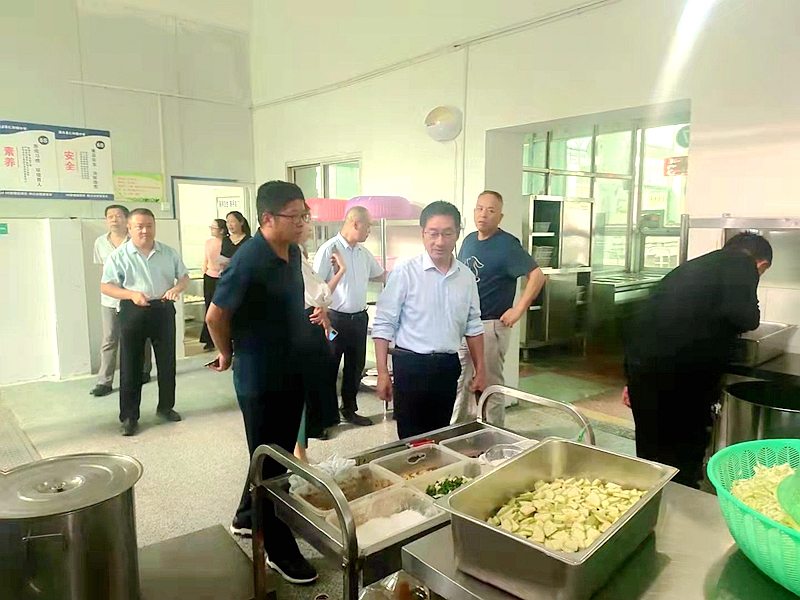 仁和中学强化学校食堂监管 确保师生餐饮安全 (8).jpg