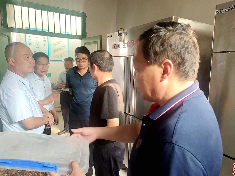 仁和中学强化学校食堂监管 确保师生餐饮安全 (3).jpg
