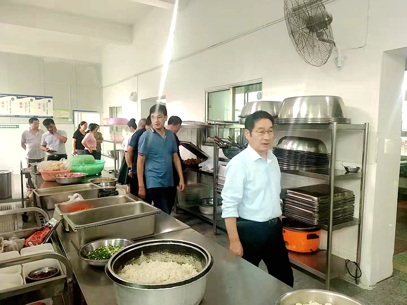 仁和中学强化学校食堂监管 确保师生餐饮安全 (7).jpg