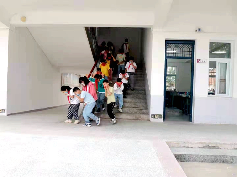 紧急疏散2.jpg