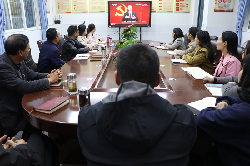 潢川一小召开2021年秋季全体党员大会2.JPG