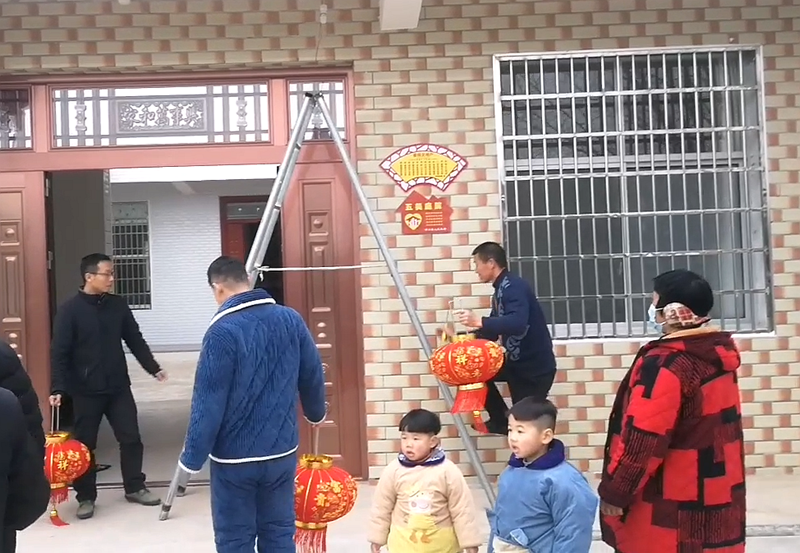 双柳树镇新春送“福”助力人居环境整治 (1).png