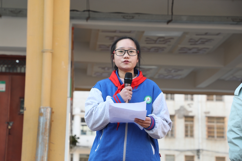 优秀学生张文新发言.JPG