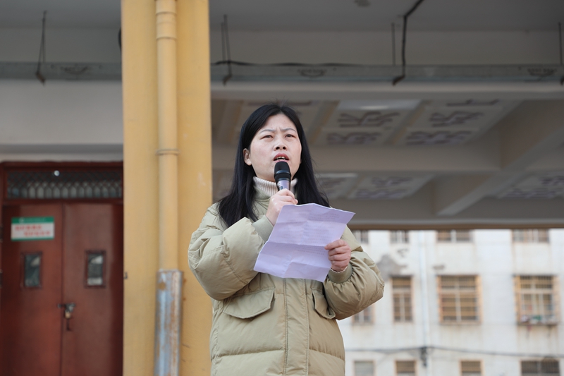 优秀教师王敏发言.JPG