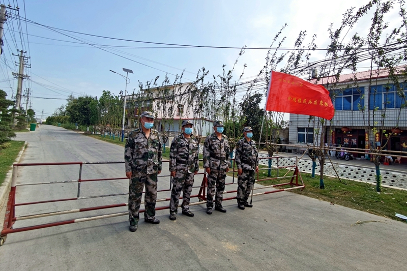 5-伞陂镇民兵建立防疫卡点.jpg