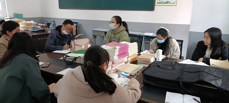 英语组评课.jpg