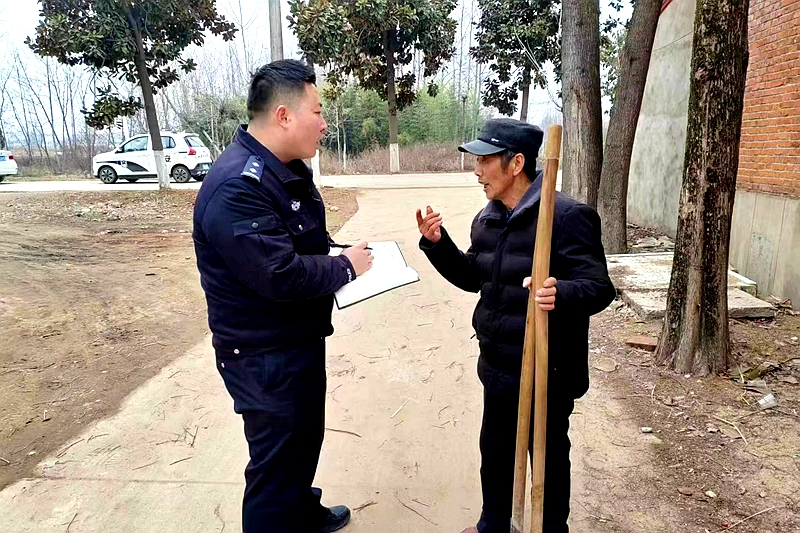 图二：走访群众.jpg