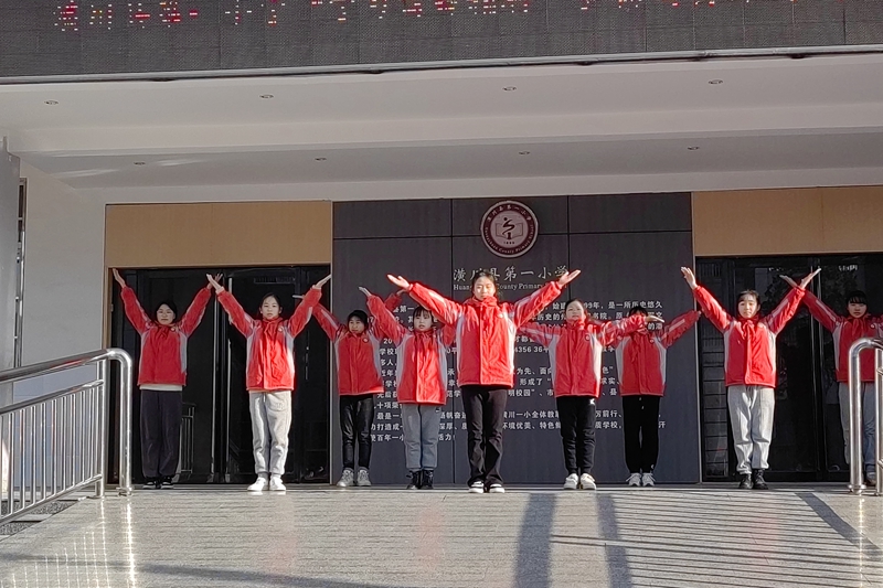表演舞蹈《学习雷锋好榜样》.jpg