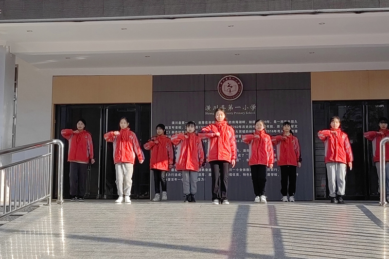 舞蹈表演《学习雷锋好榜样》.jpg