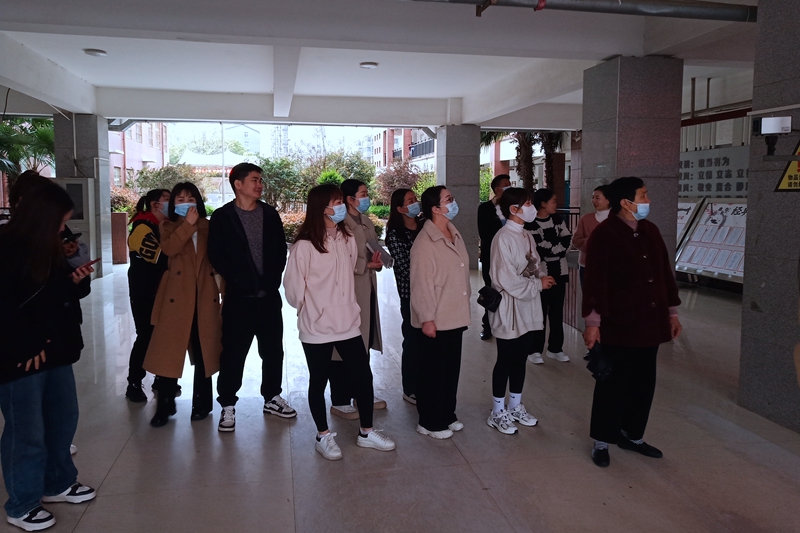 参观1.jpg