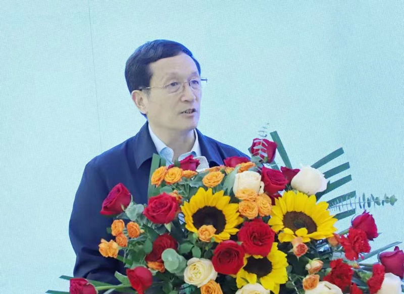 2、河南省民办教育研究会会长张民服致辞.jpg