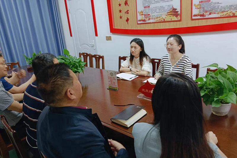 两位党员教师发表感言.jpg
