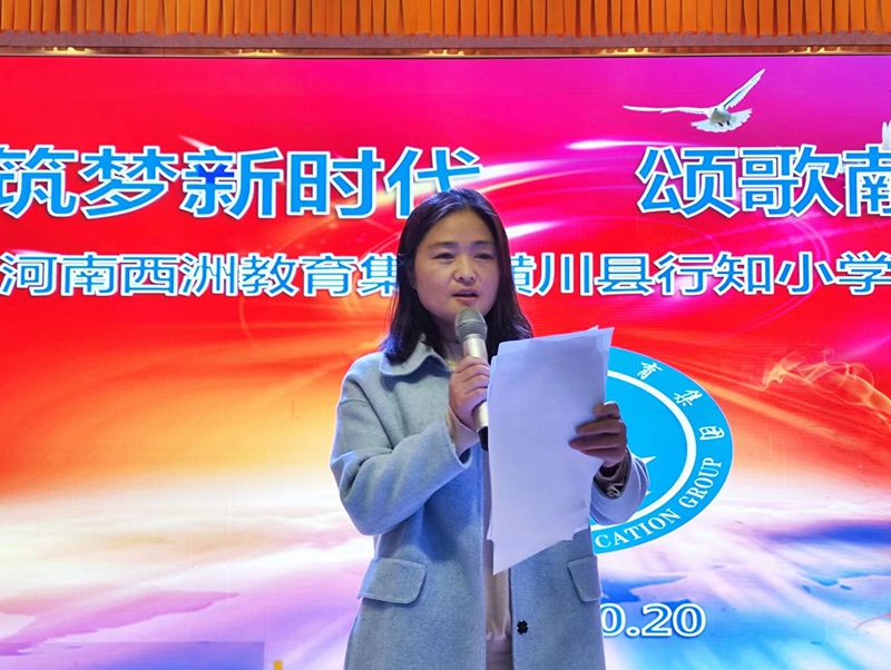 15音乐教师姜萍做精彩点评.jpg