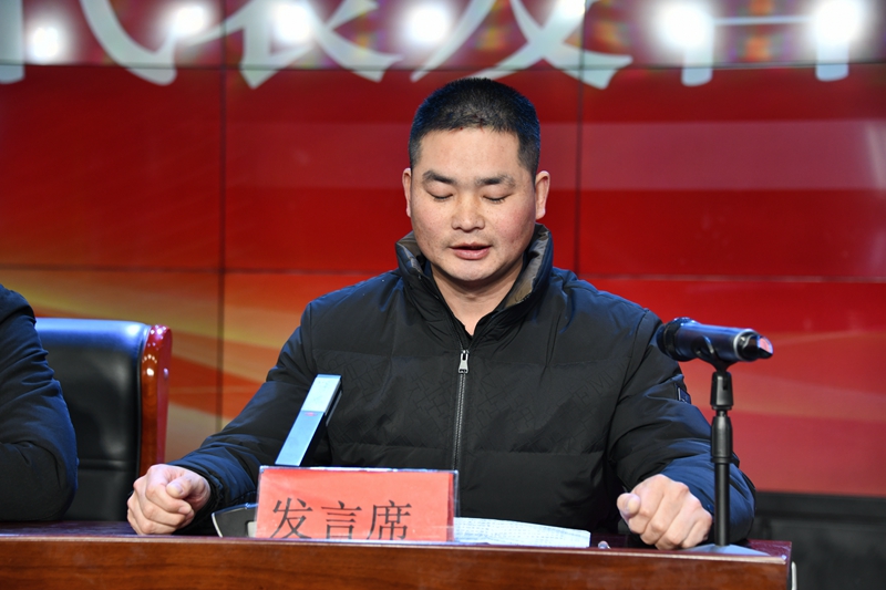 家长代表讲话.JPG