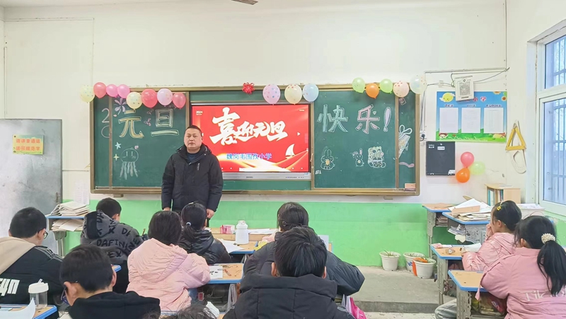 张校长致辞.jpg