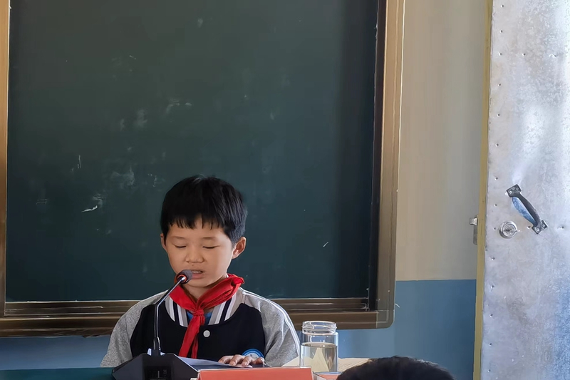 潢川县关工委红色故事宣讲团走进魏岗中心小学4.jpg