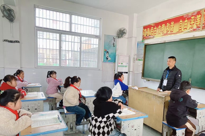 潢川县魏岗余店小学开展校园突发事件应急演练活动照片③.jpg