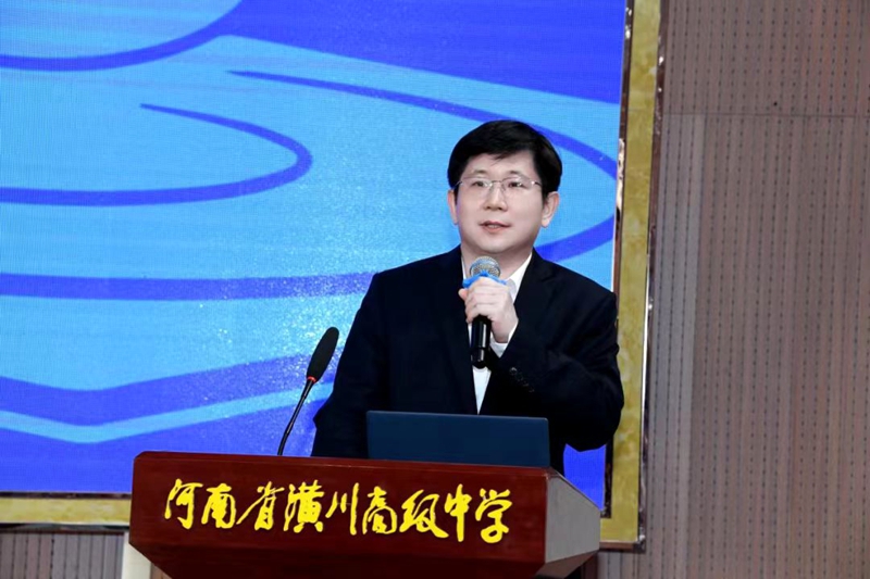图二：张珽回母校作学术报告.jpg